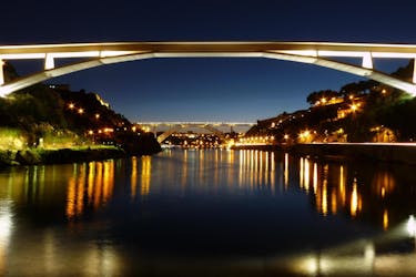 Visita guidata serale di Porto con cena e spettacolo dal vivo di fado